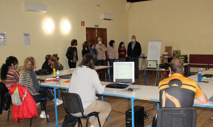 Imagen de la visita de los responsables comarcales.