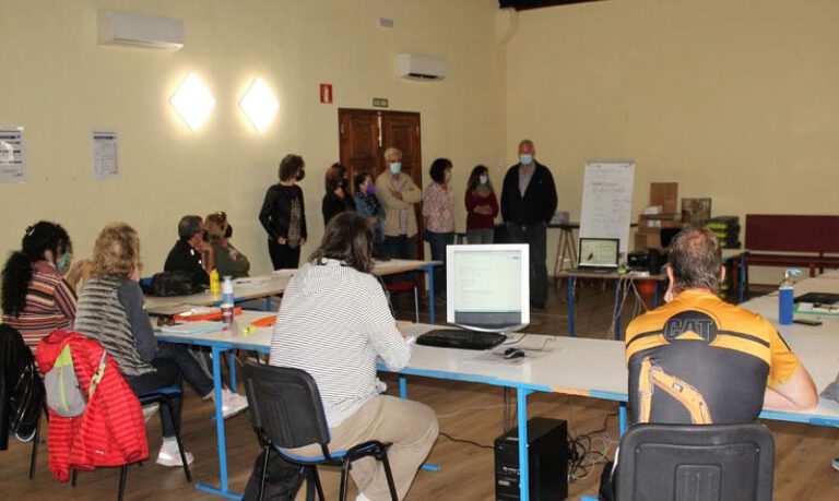 Imagen de la visita de los responsables comarcales. Imagen de la visita de los responsables comarcales.