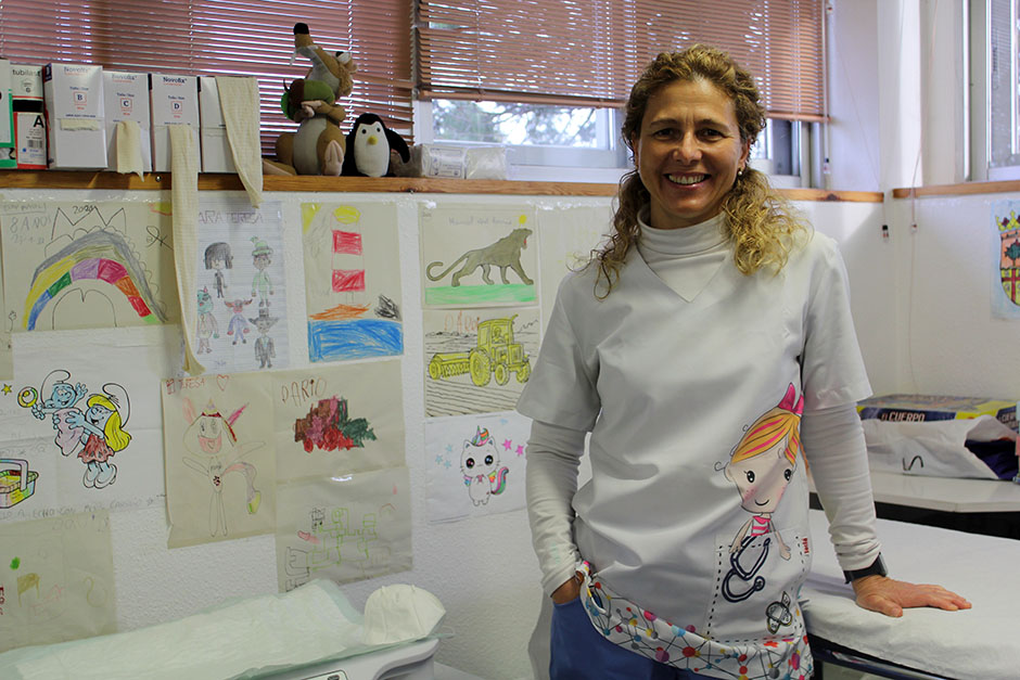 Teresa Paraled, en la consulta de pediatría de Sariñena.