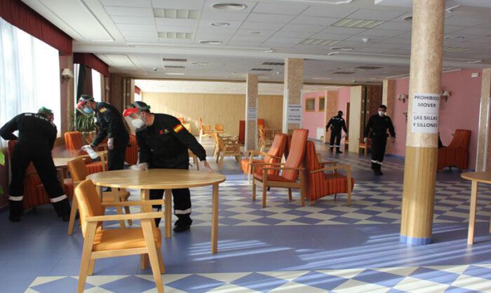 La UME colaboró en la desinfección de la residencia Monegros