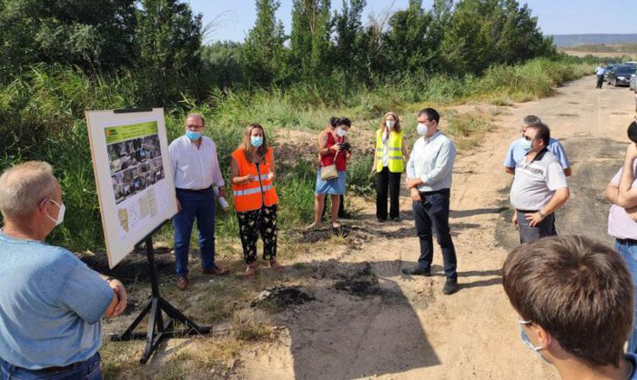 Fuster ha estado acompañado por representantes municipales.