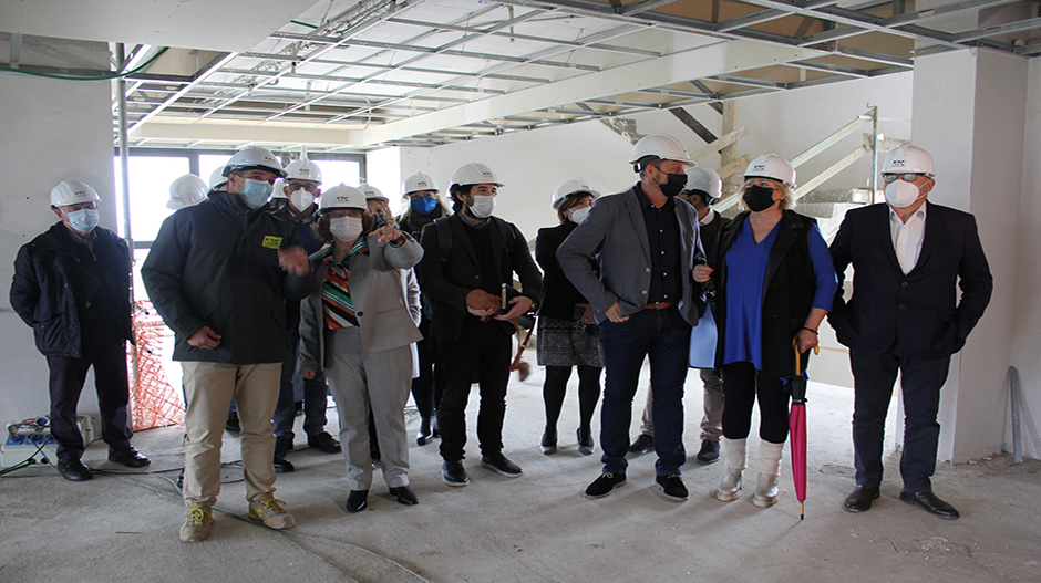 Broto ha visitado el desarrollo de los trabajos recién iniciados para acabar la primera planta del edificio.