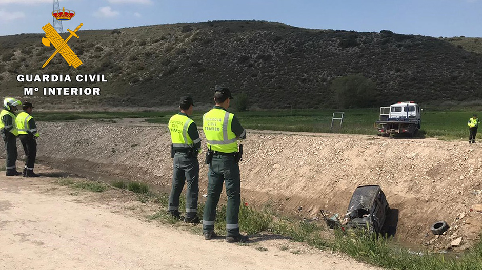 El coche ha caído a un colector del canal de Monegros.