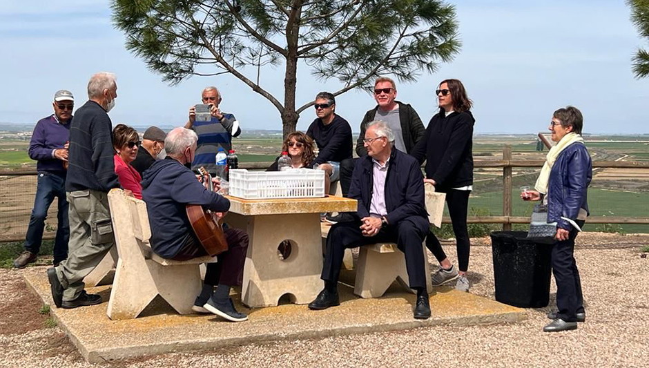 Música y dulces en la tradicional romería a Santa Elena en Capdesaso.