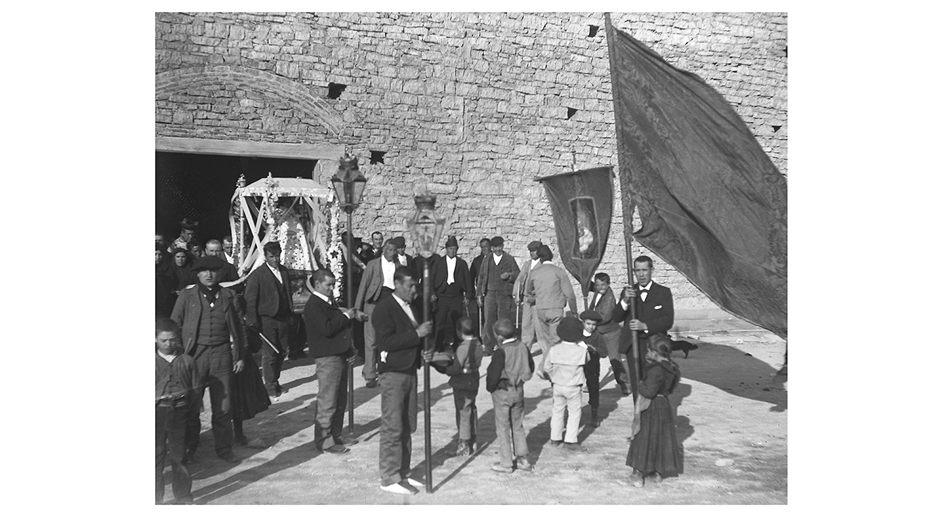 Imagen procedente del Fondo Pablo Santolaria Ducons. Procesión de la Virgen de Gracia. Fechada entre 1890-1920