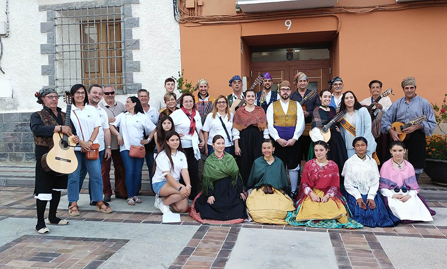 Actuaciones y pasacalles animan cada acto de las fiestas de La Almolda. Carmelo Samper