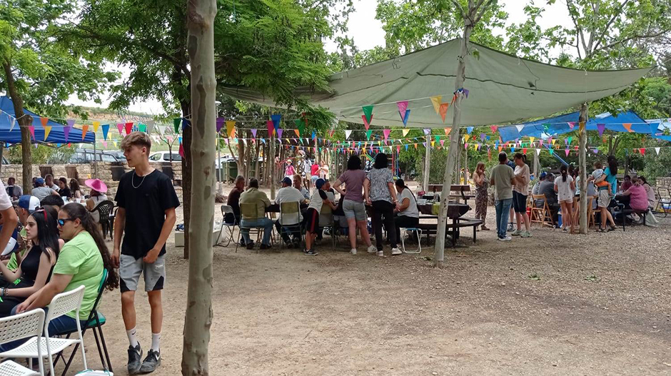 Vecinos, familiares e hijos del pueblo compartieron mesa el día de Santa Quiteria.