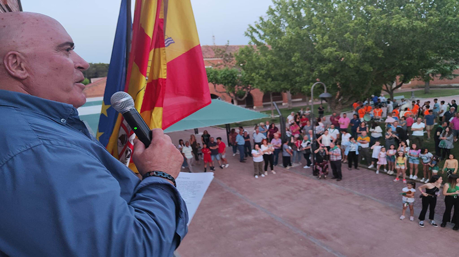 Toñín Benedí se ha emocionado al recordar a los fundadores de este pueblo de colonización. 