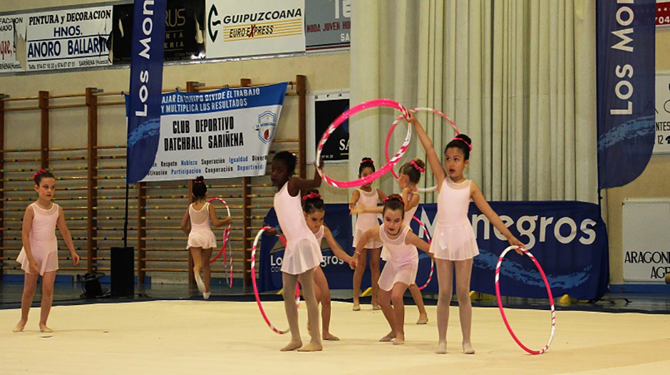 Las actuaciones tuvieron lugar en el pabellón polideportivo de Sariñena.