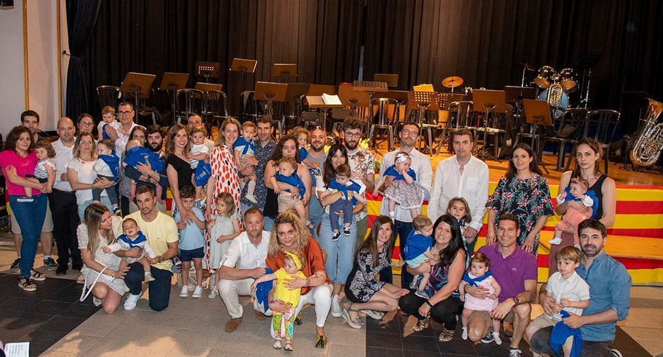 Un total de 45 niños recibieron su primera pañoleta de las fiestas de Santa Quiteria.