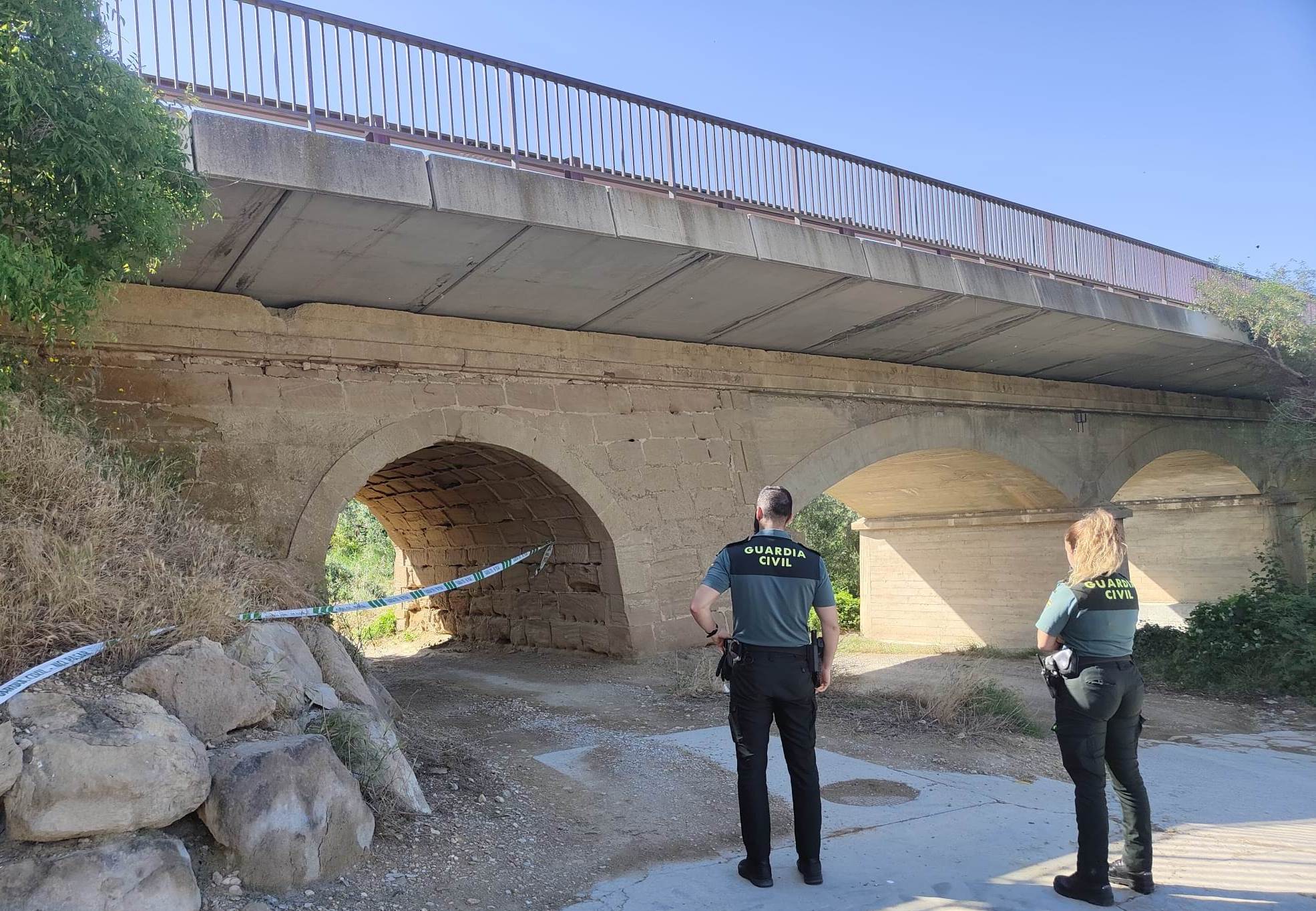 Los agentes han acordonado la zona por seguridad.