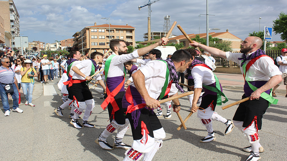 El dance de Sariñena realizó su última salida durante el pasado San Isidro.