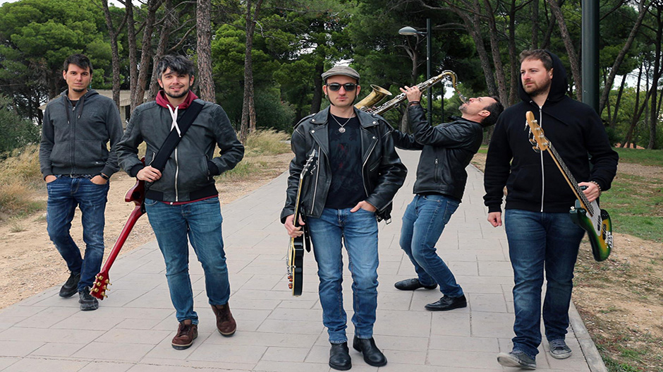 El roce de Platero, grupo tributo a Filto y Fitipaldis y Extremoduro.