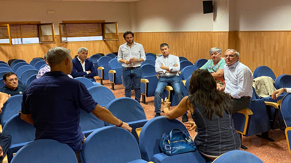 Azcón ha iniciado su recorrido en el Ayuntamiento de Grañén.