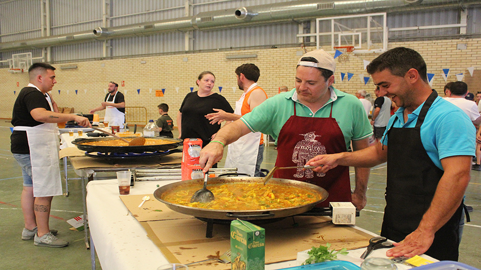 Han sido cuatro los grupos inscritos en el certamen de paellas.