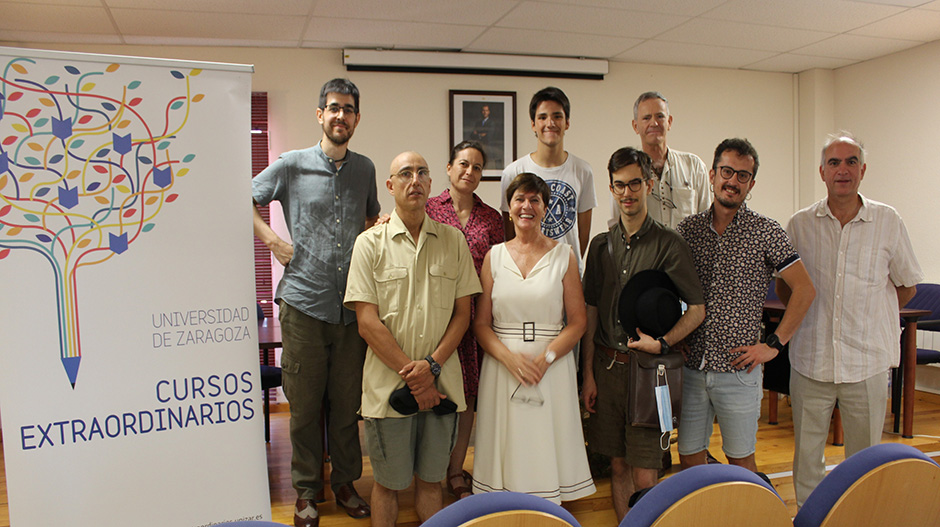 Algunos de los organizadores e inscritos en el curso sobre recreación histórica organizado en Robres.