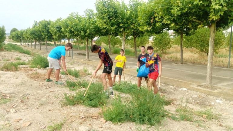 jovenes_robres_limpieza_casetas
