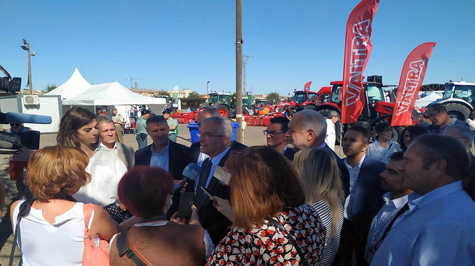 Joaquín Olona, durante la atención a los medio de comunicación en Femoga.