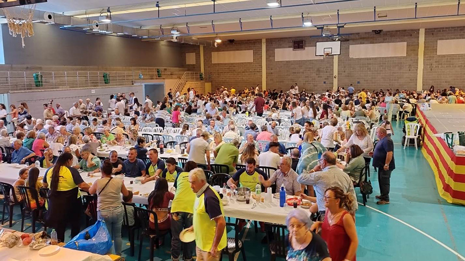 Imagen de la comida popular organizada por la sociedad de cazadores.