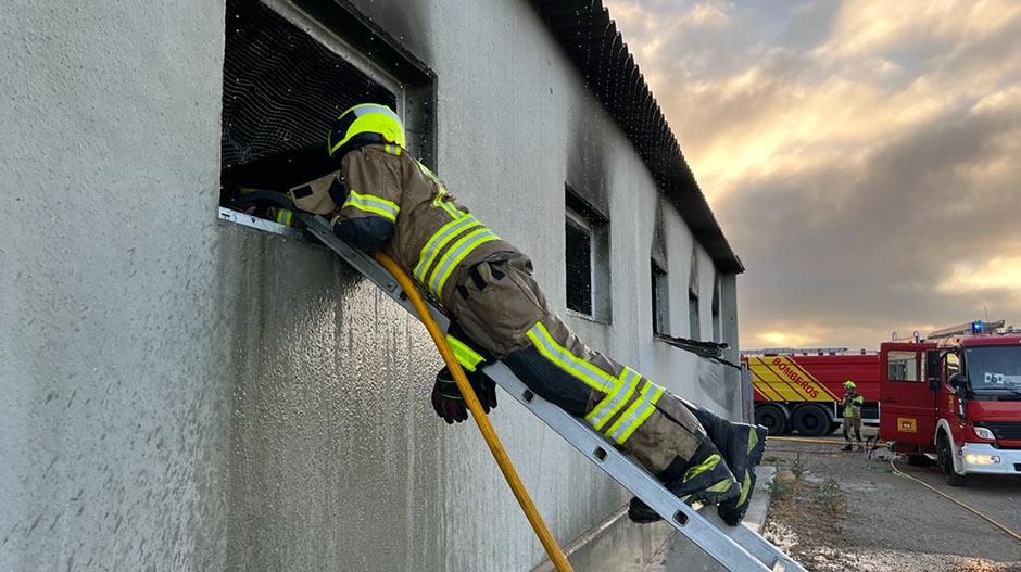 Han acudido bomberos de la DPH de los parques de Barbastro y Sariñena.