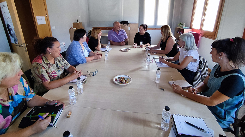 La directora del Instituto Aragonés de la Mujer (IAM), María Goikoetxea, en su visita a Los Monegros.