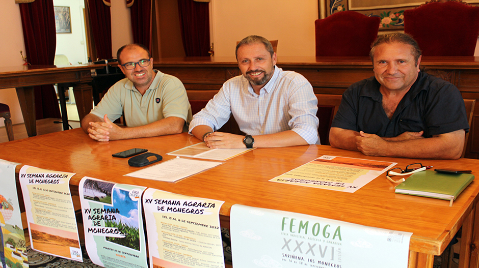 Solano, Escalzo y Penella, justo antes del inicio de la presentación de la Semana Agraria de Los Monegros.