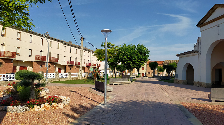 Imagen de la remodelada plaza Aragón en Tardienta.