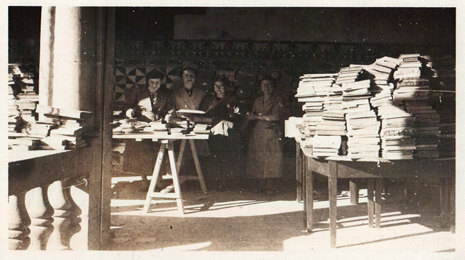 Un grupo de bibliotecarias en la central del Servicio, en Barcelona.