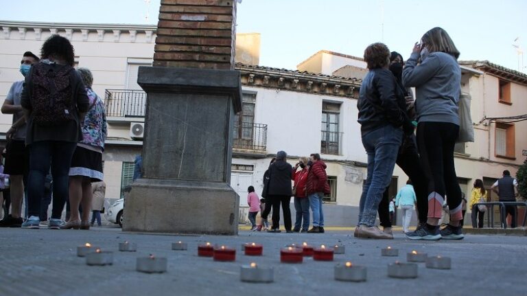 Concentracion_mujeres_Sariñena_velas