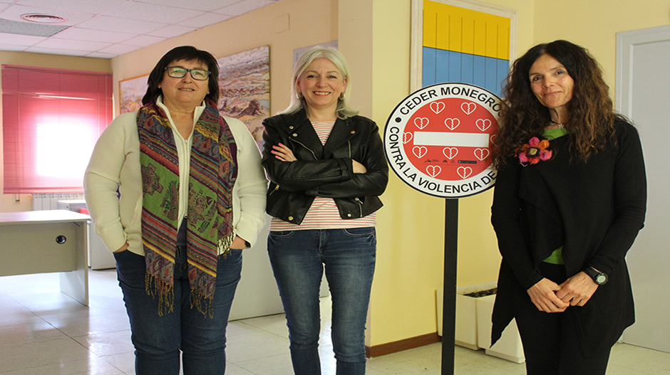 Encarna Palma, Elena Planas y Elena Sánchez, las tres trabajadoras comarcales implicadas en el proyecto 'Tejiendo Sororidad'.