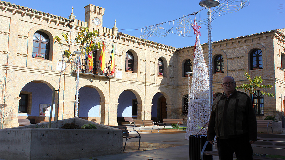 José Manuel Usón, junto a la Plaza de España recién remodelada.