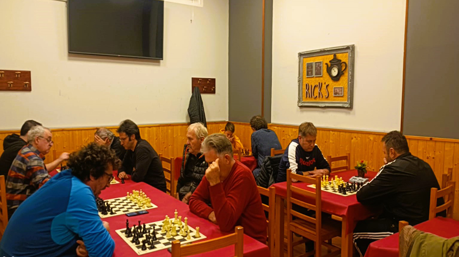 Una docena de jugadores participó en el primer torneo organizado por el nuevo club en Sariñena.