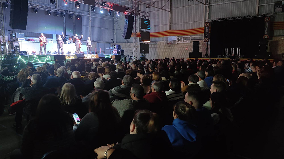 Alrededor de 800 personas llenaron el pabellón polideportivo de Grañén.