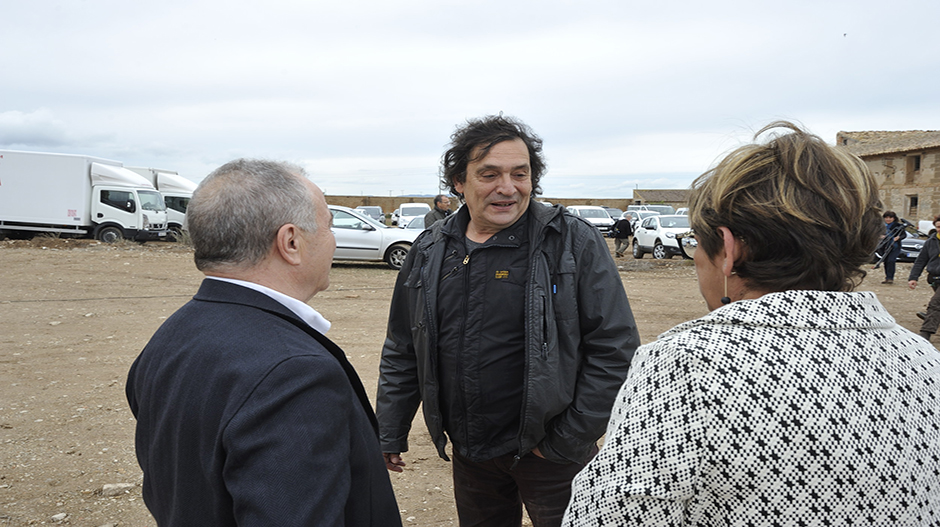 Agustín Villaronga, junto a Miguel Gracia y Elisa Sancho en la Cartuja.