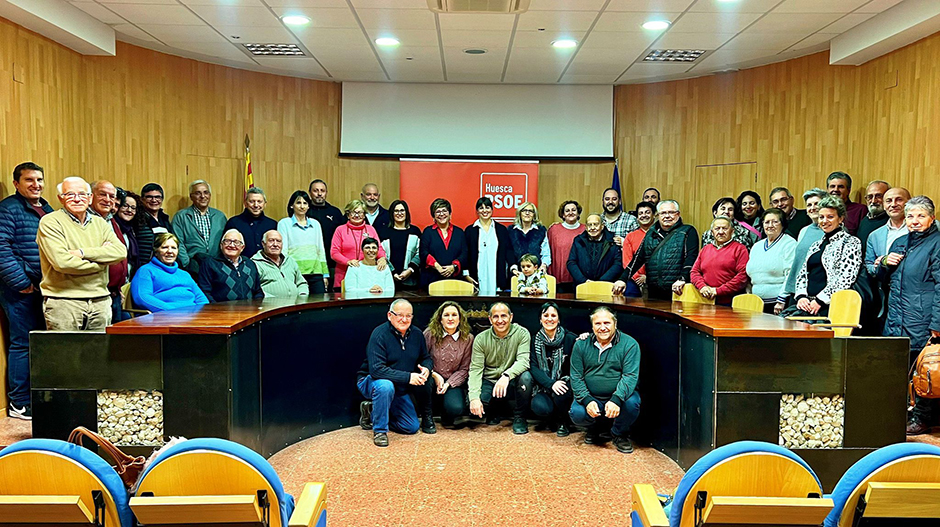 La candidata ha estado arropada por miembros de la asamblea local y representantes del PSOE.