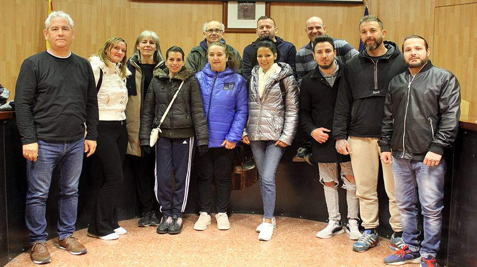 Imagen de los diez alumnos-trabajadores junto al equipo docente.