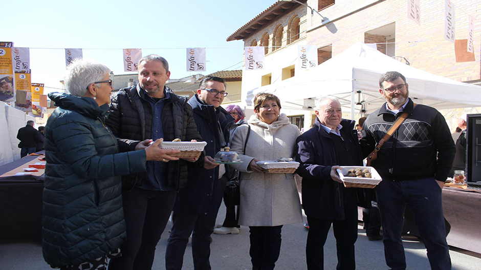 Los responsables de las instituciones y colectivos implicados justo antes de la apertura del certamen.