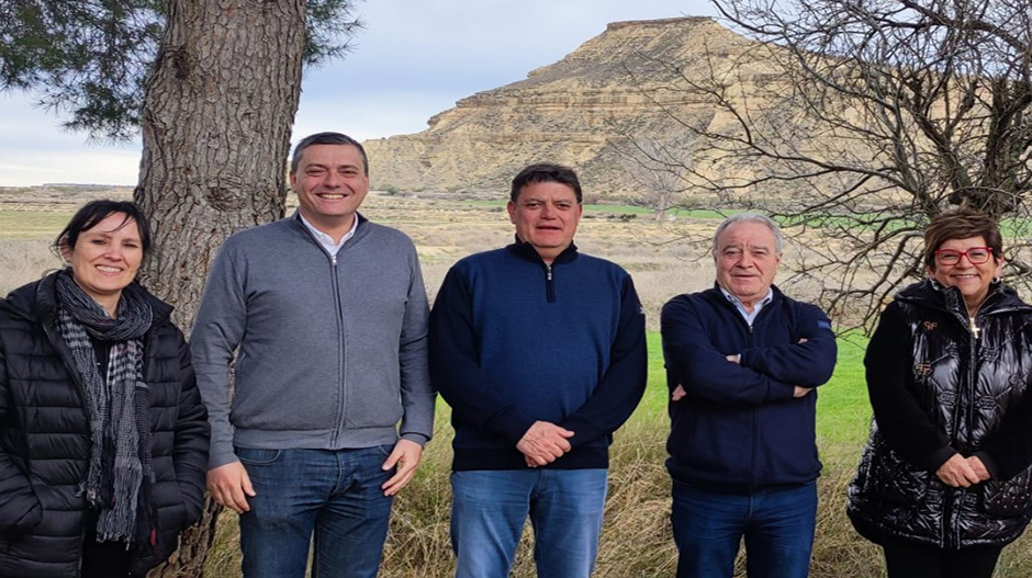 En el centro, Álvaro Amador, junto a los responsables del PSOE.