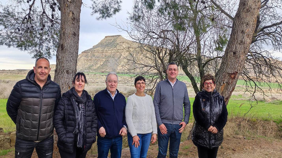 En el centro, Soler, junto a otros representantes del PSOE en la provincia de Huesca.