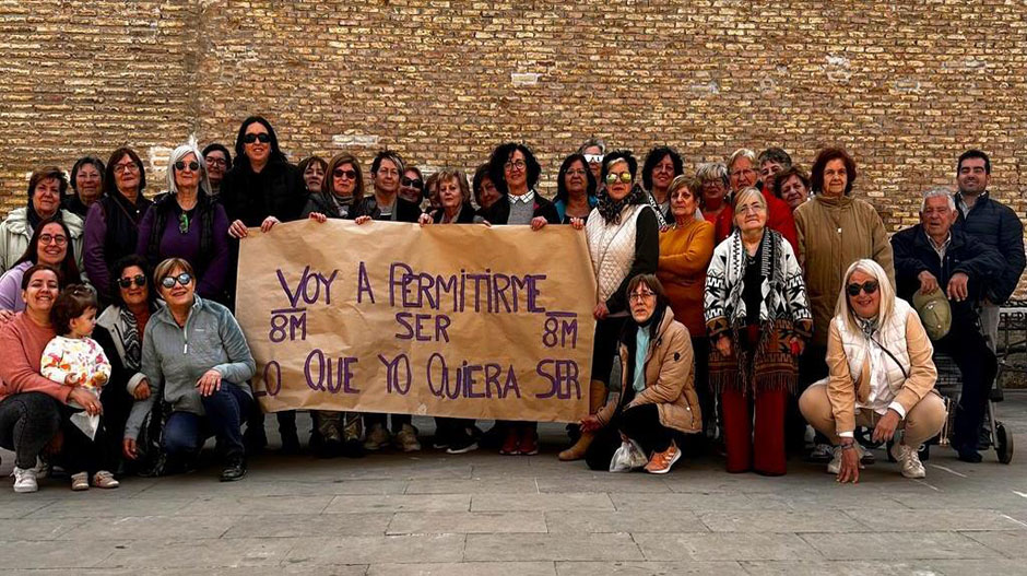 Imagen de las vecinas y vecinos que participaron el 8-M en la concentración de Monegrillo.