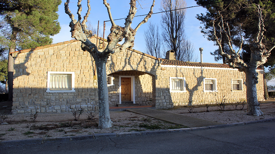 Imagen exterior del edificio de la Tercera Edad de Valfonda de Santa Ana.