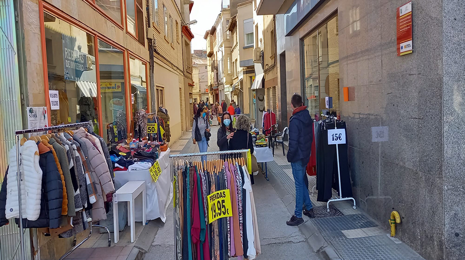 Imagen de la edición anterior de la feria del stock, que volverá a ocupar las calles más céntricas de Sariñena.