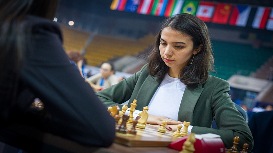 Sara Khadem, además de un brillante currículum deportivo, es conocida por su lucha por la igualdad de género.