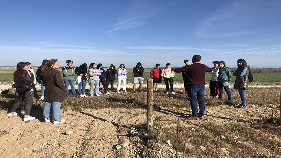 El alumnado también se acercó a la finca de cultivo del emprendedor.