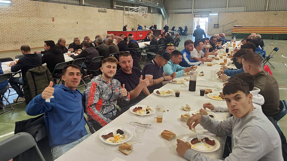 Tras la celebración religiosa, ha tenido lugar el almuerzo en el pabellón.