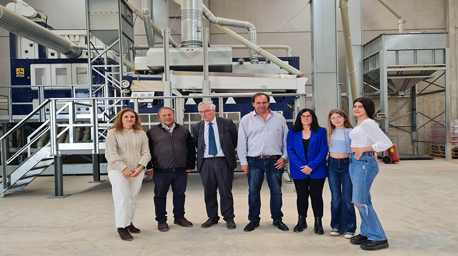 En el centro, Olona, junto a los responsables del Ceder Monegros y el empresario monegrino.