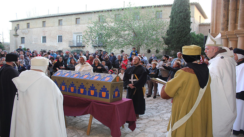 Imagen de la recreación del sepelio de Pedro II en Sijena.