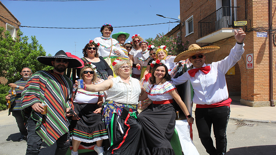 A la cabeza del desfile, ha estado el grupo inspirado en México.