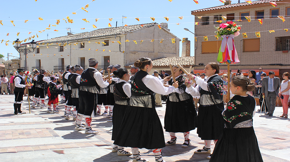 Imagen de archivo de la actuación del dance de La Almolda.