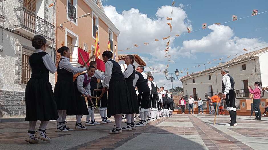 El grupo de dance es uno de los más activos durante todas las fiestas.